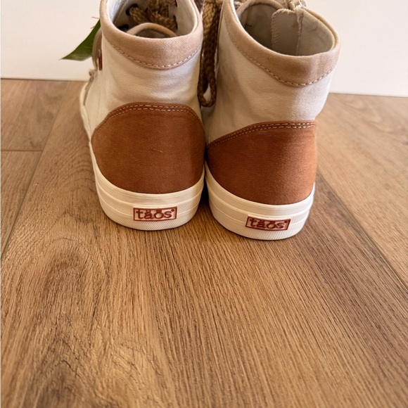 Taos High-Top Canvas Sneakers in Beige and Tan NWT, size 9. - Picture 5 of 9